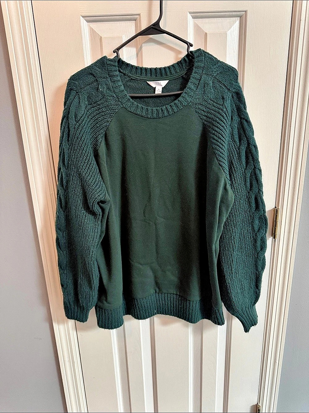 Time and Tru Cable Knit Sweater in Green XL Like New